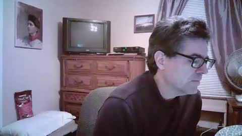 Snapshot of mikewulds chatting on 01/28/25, 12:26 Mike online show from 01/28/25, 12:26