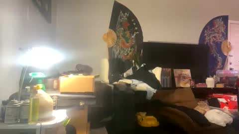Snapshot of mikeyblunt chatting on 12/16/25, 04:01 mikeyblunt online show from 12/16/25, 04:01