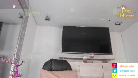 Mikeyla  online show from 10/10/25, 11:04