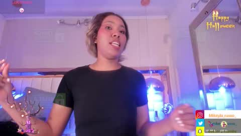 Mikeyla  online show from 10/22/25, 08:52