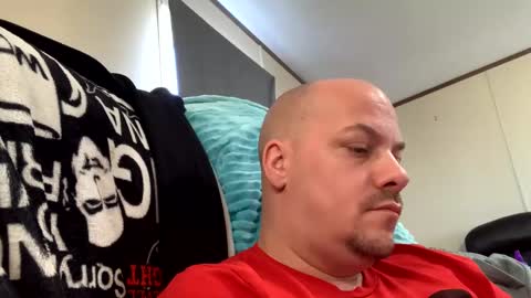 Snapshot of mikeylikesit2222 chatting on 01/01/25, 06:27 mikeylikesit2222 online show from 01/01/25, 06:27