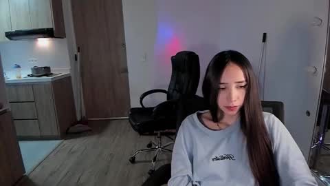 Snapshot of mikeyvioleta chatting on 10/04/25, 05:16 VIOLETAMIKE online show from 10/04/25, 05:16