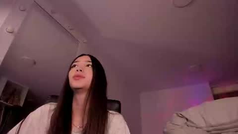 Snapshot of mikeyvioleta chatting on 10/17/25, 01:31 VIOLETAMIKE online show from 10/17/25, 01:31