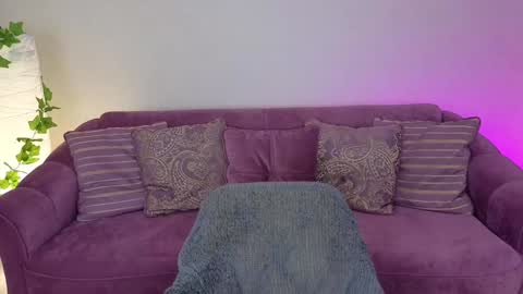 Mikki online show from 01/14/25, 04:40