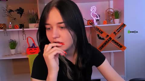 miki_ti online show from 10/30/25, 09:22