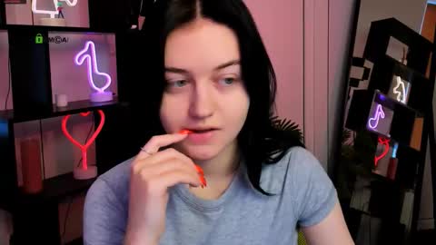 miki_ti online show from 11/19/25, 12:16