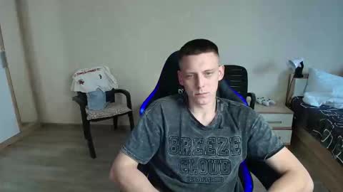 Snapshot of mikimaus0101 chatting on 06/06/26, 04:01 Michael online show from 06/06/26, 04:01