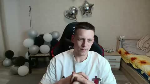 Snapshot of mikimaus0101 chatting on 06/12/26, 03:00 Michael online show from 06/12/26, 03:00