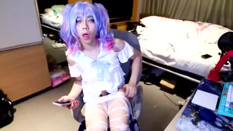 Snapshot of mikiraa chatting on 09/17/25, 02:30 - online show from 09/17/25, 02:30