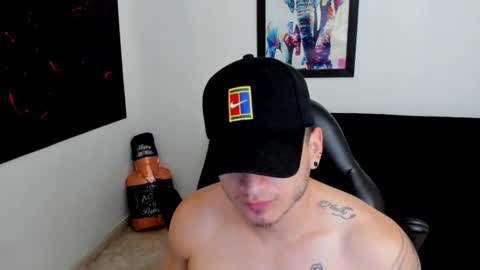 Snapshot of mikke_love chatting on 10/01/25, 01:17 MIKKE online show from 10/01/25, 01:17