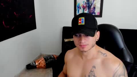 Snapshot of mikke_love chatting on 10/02/25, 01:29 MIKKE online show from 10/02/25, 01:29