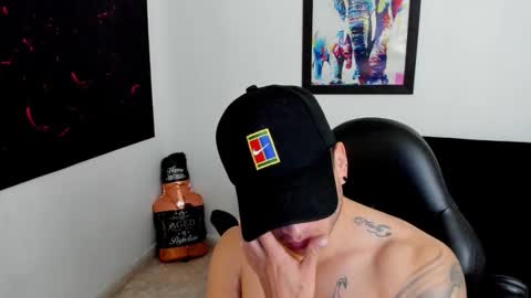 Snapshot of mikke_love chatting on 10/04/25, 03:21 MIKKE online show from 10/04/25, 03:21