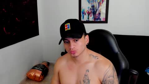 Snapshot of mikke_love chatting on 10/10/25, 02:27 MIKKE online show from 10/10/25, 02:27