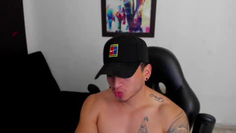 Snapshot of mikke_love chatting on 10/13/25, 03:23 MIKKE online show from 10/13/25, 03:23