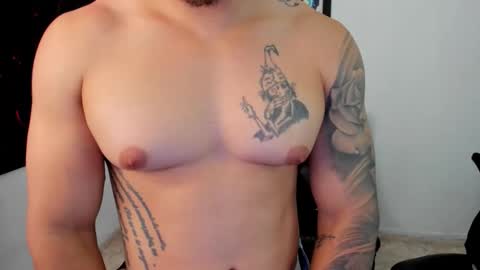 Snapshot of mikke_love chatting on 10/21/25, 02:40 MIKKE online show from 10/21/25, 02:40