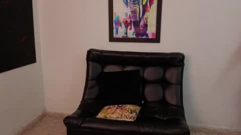 Snapshot of mikke_love chatting on 10/23/25, 03:33 MIKKE online show from 10/23/25, 03:33