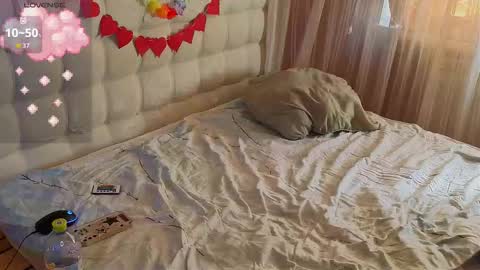 Snapshot of miko_meow chatting on 09/26/25, 08:51 Miko online show from 09/26/25, 08:51