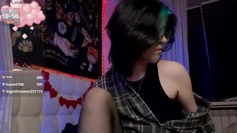 Snapshot of miko_meow chatting on 09/27/25, 04:12 Miko online show from 09/27/25, 04:12