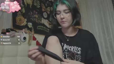 Snapshot of miko_meow chatting on 10/16/25, 07:53 Miko online show from 10/16/25, 07:53