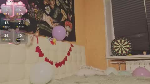 Snapshot of miko_meow chatting on 10/19/25, 08:20 Miko online show from 10/19/25, 08:20