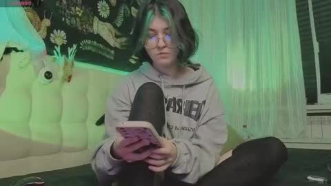 Snapshot of miko_meow chatting on 10/23/25, 02:38 Miko online show from 10/23/25, 02:38