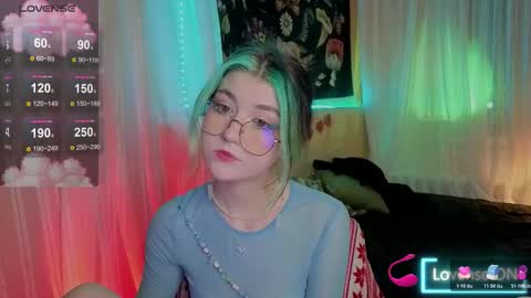 Snapshot of miko_meow chatting on 12/22/25, 06:21 Miko online show from 12/22/25, 06:21