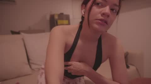 Snapshot of mila_1 chatting on 10/26/25, 06:52 mila_1 online show from 10/26/25, 06:52