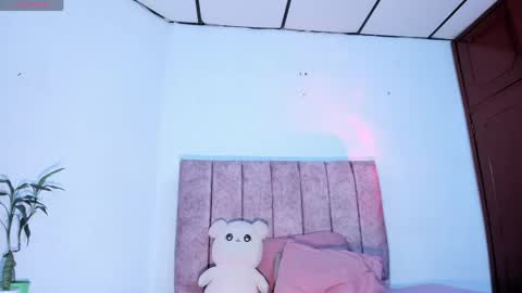 mila_1wood online show from 05/05/26, 12:29