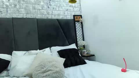 mila_adamss online show from 12/27/24, 11:06