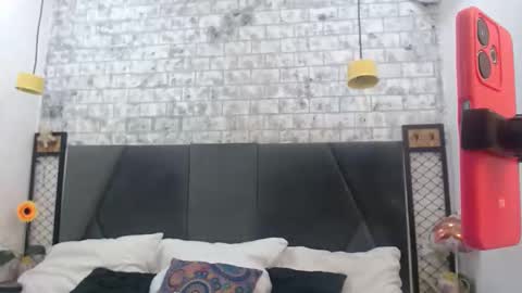 mila_adamss online show from 10/02/25, 10:22