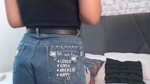 mila_adamss online show from 10/17/25, 09:23