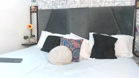 mila_adamss online show from 11/08/25, 10:48