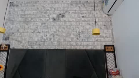 mila_adamss online show from 12/05/25, 11:30