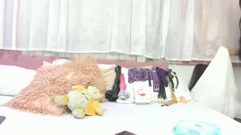 mila_adamss online show from 02/01/26, 09:52