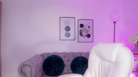 Snapshot of mila_blaze chatting on 11/02/25, 02:47 mila_blaze online show from 11/02/25, 02:47