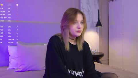 Snapshot of mila_blum chatting on 05/04/26, 04:47 mila_blum online show from 05/04/26, 04:47