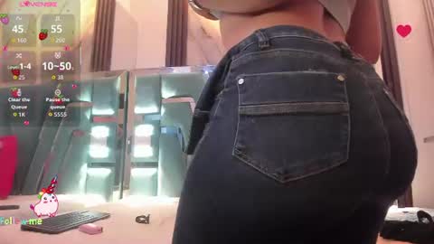 Camila online show from 06/12/26, 11:42