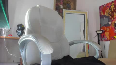 Mila Dash online show from 11/10/25, 12:15