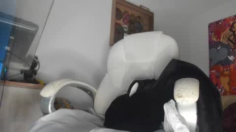 Mila Dash online show from 11/13/25, 09:52