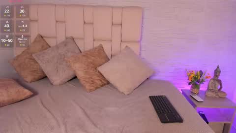 Mila Hudson  online show from 06/25/26, 07:51