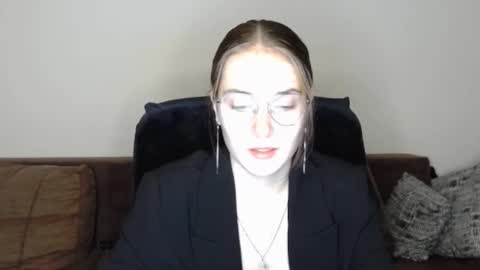 Snapshot of mila_keyy chatting on 10/24/25, 09:11 mila_keyy online show from 10/24/25, 09:11