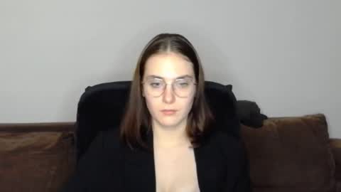 Snapshot of mila_keyy chatting on 11/25/25, 09:59 mila_keyy online show from 11/25/25, 09:59