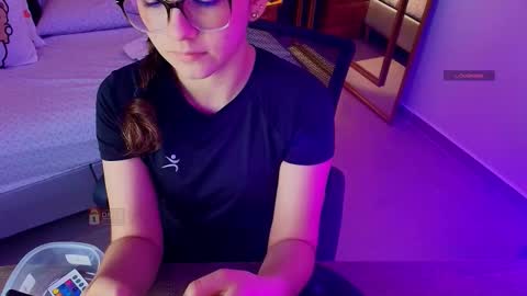 Snapshot of mila_kiitty chatting on 03/17/26, 11:24 Milena online show from 03/17/26, 11:24