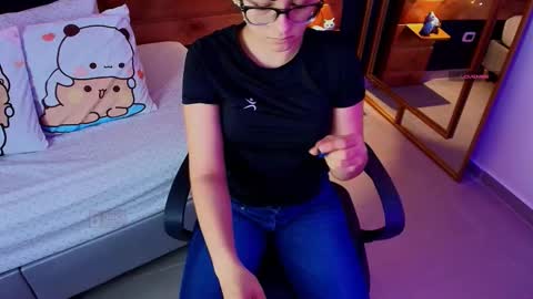 Snapshot of mila_kiitty chatting on 03/20/26, 11:04 Milena online show from 03/20/26, 11:04