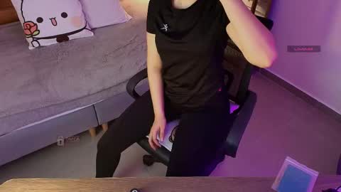 Snapshot of mila_kiitty chatting on 04/17/26, 11:13 Milena online show from 04/17/26, 11:13
