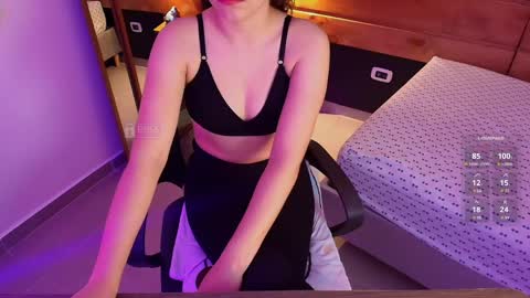 Snapshot of mila_kiitty chatting on 05/22/26, 11:27 Milena online show from 05/22/26, 11:27