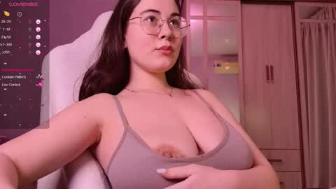 Mila 3 online show from 11/19/25, 11:32