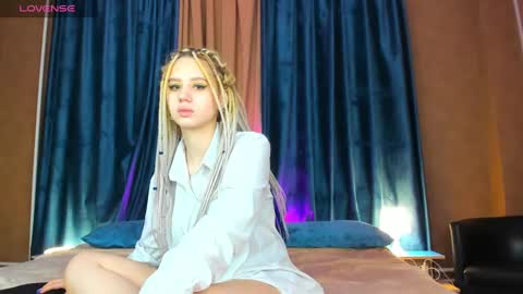 mila_kinor online show from 12/25/24, 11:11
