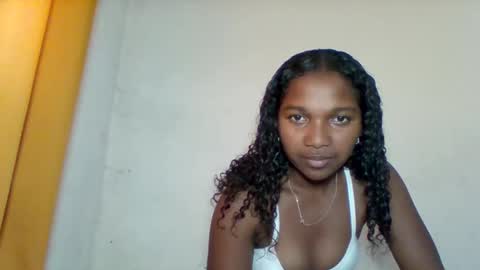 Snapshot of mila_lunah chatting on 04/15/26, 09:27 mila_lunah online show from 04/15/26, 09:27