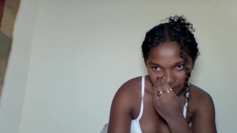 Snapshot of mila_lunah chatting on 04/18/26, 10:43 mila_lunah online show from 04/18/26, 10:43